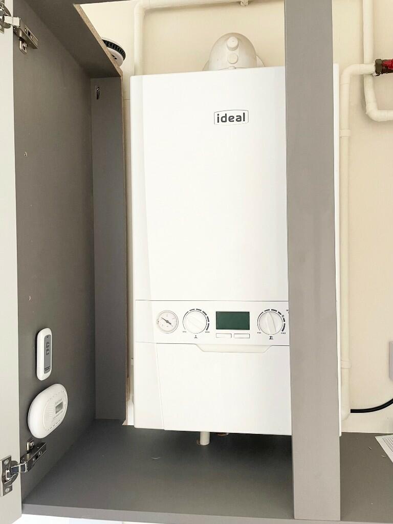 Gas combi boiler