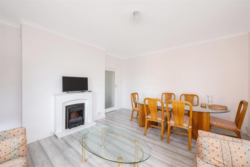 32 Middleton House Hi-3.jpg