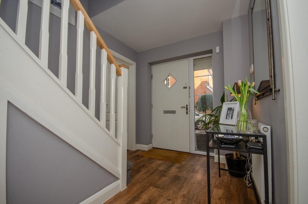 Entrance hall pic 2.jpg