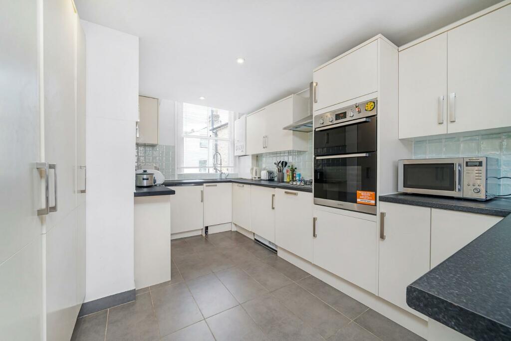 Kitchen.JPG