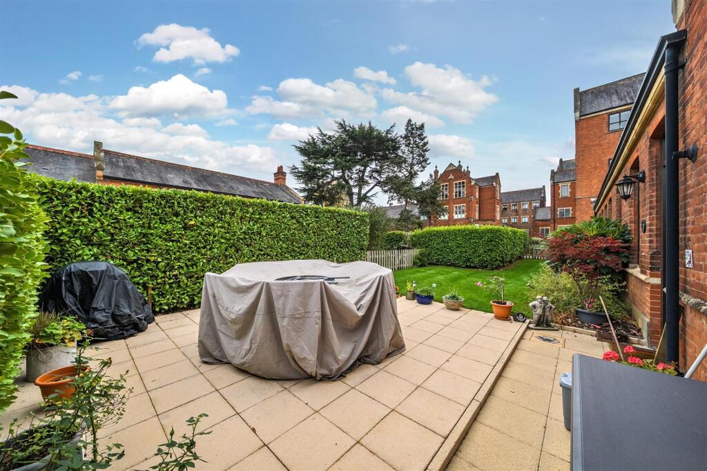 Private Garden: