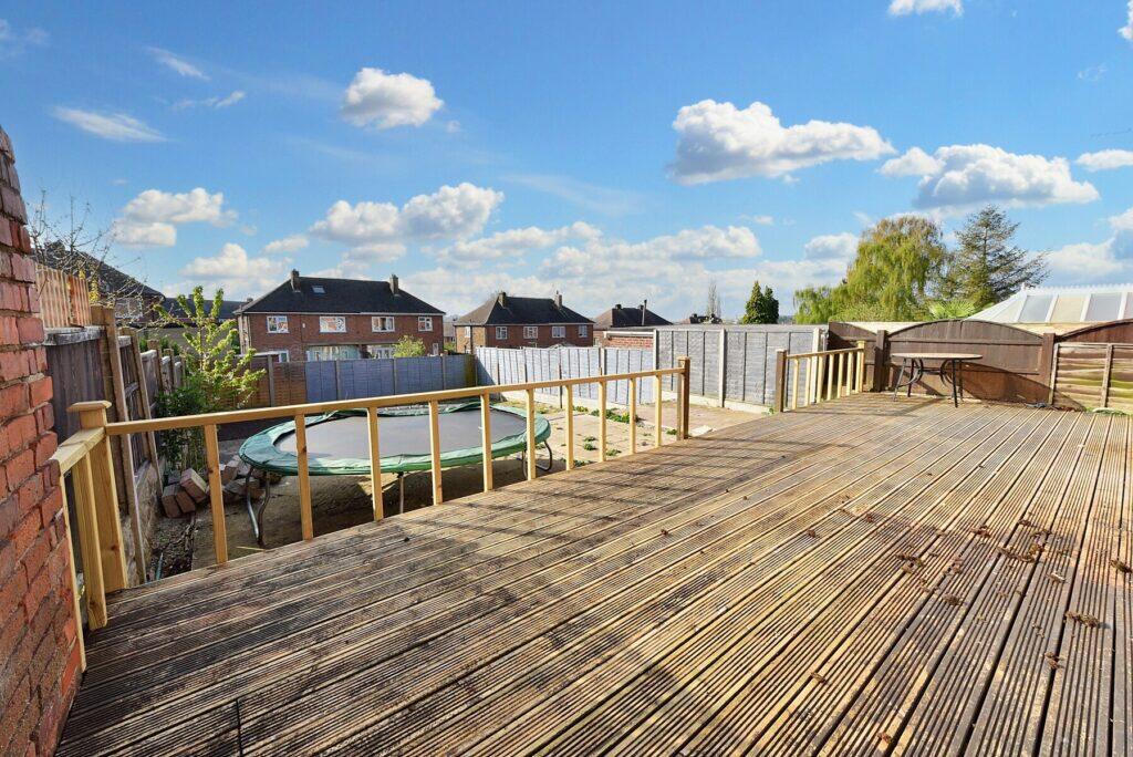 Western Drive - Patio