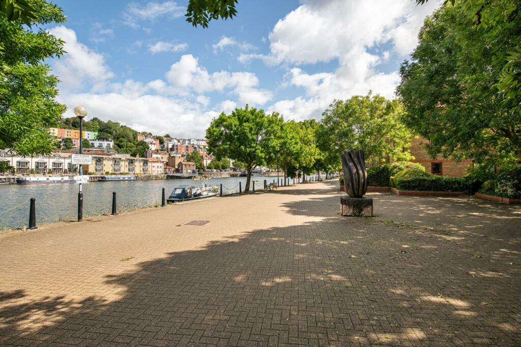 Dockside_1.jpg
