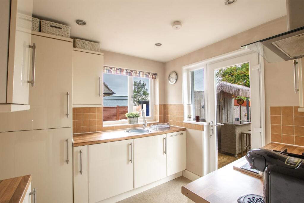 kitchen-2.jpg