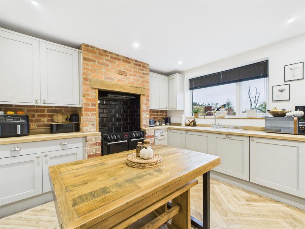 Living Kitchen/Dining Room