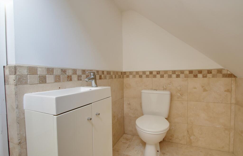 FIRST FLOOR BATHROOM