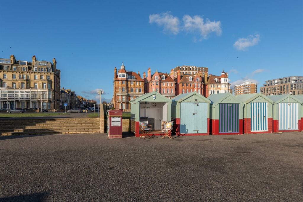 Beach Hut 121-7.jpg