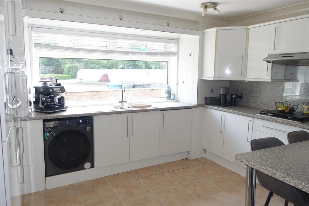 Kitchen 1.JPG