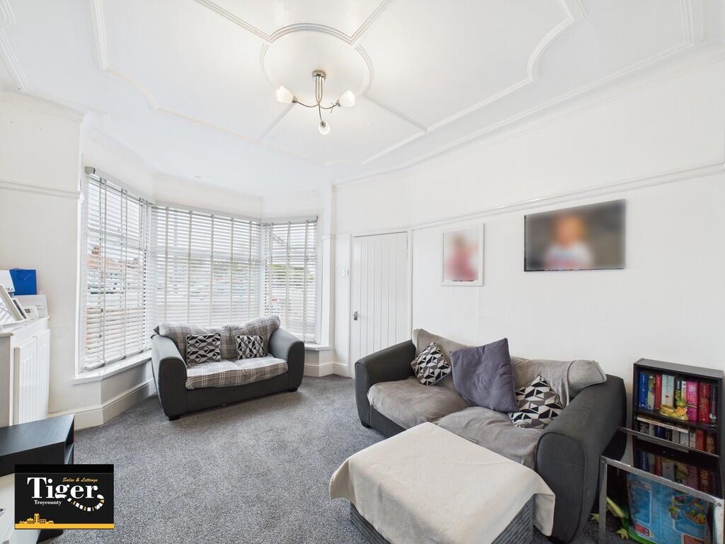 CAM02176G0-PR0517...