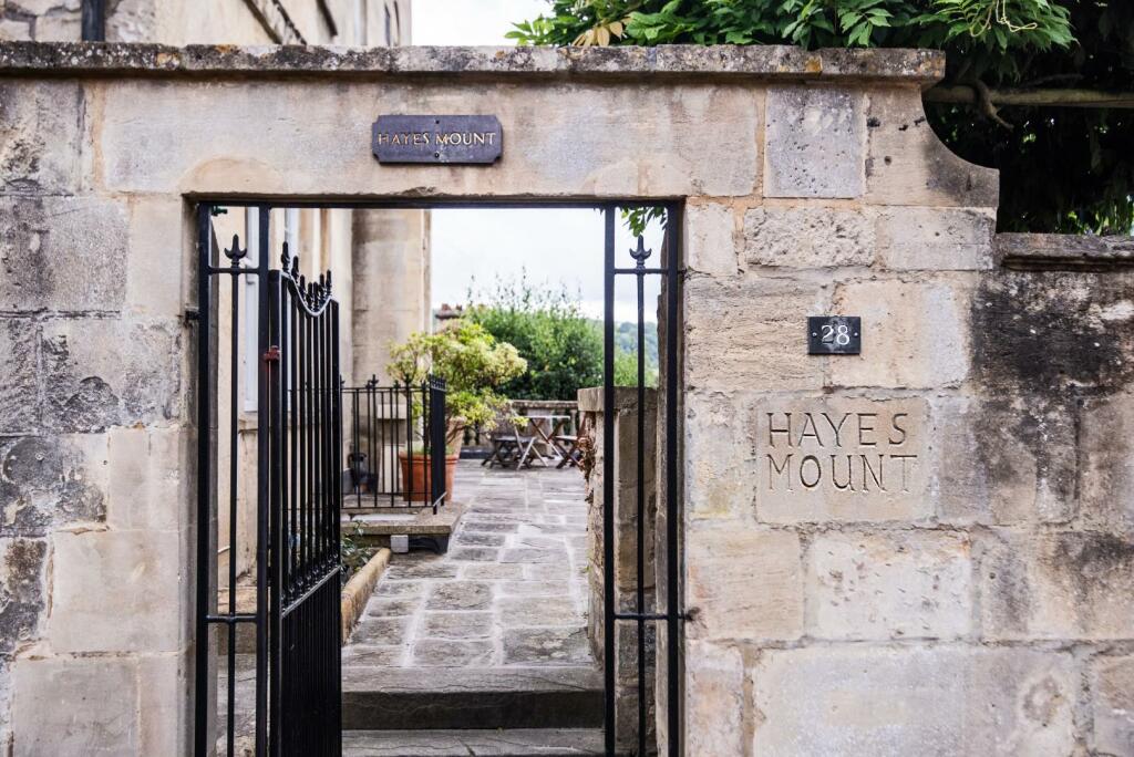 Flat 5, 28, Upper East Hayes Bath, BA1 6LP-16.jpg