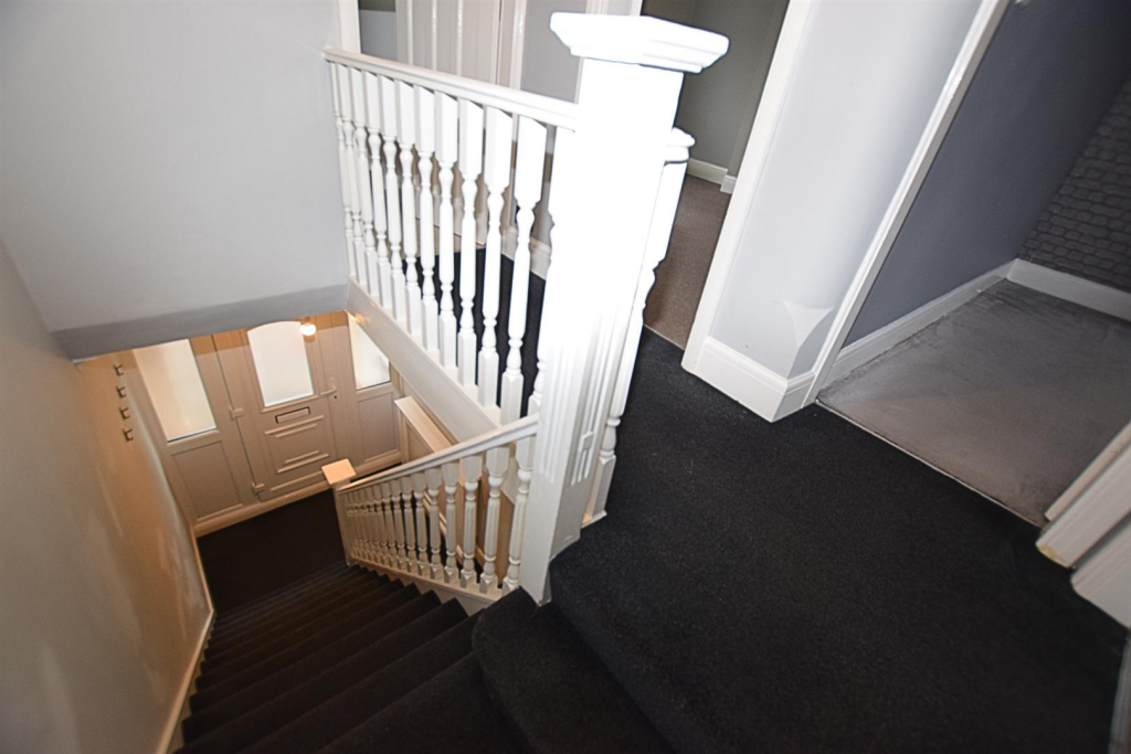 FIRST FLOOR LANDING