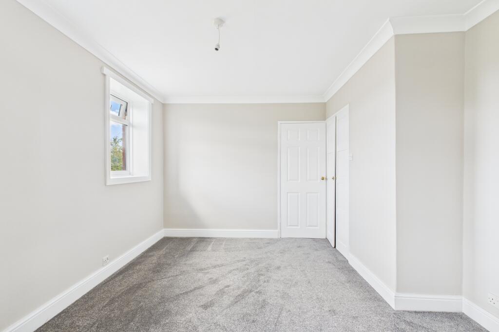 CAM04201G0-PR0107-STILL015