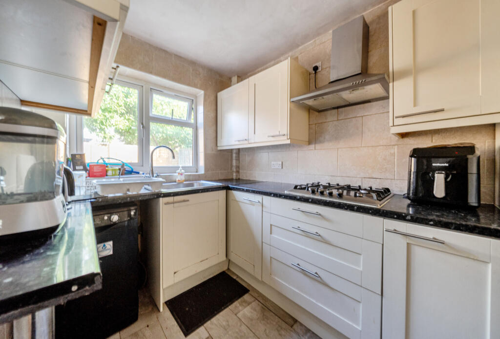 1359318-6-68dbee1...