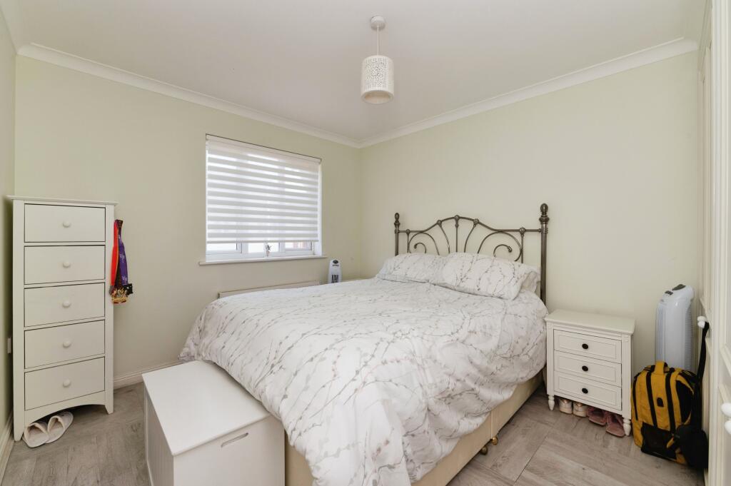 22lennoxclosechaffordhundredgraysrm166ap9