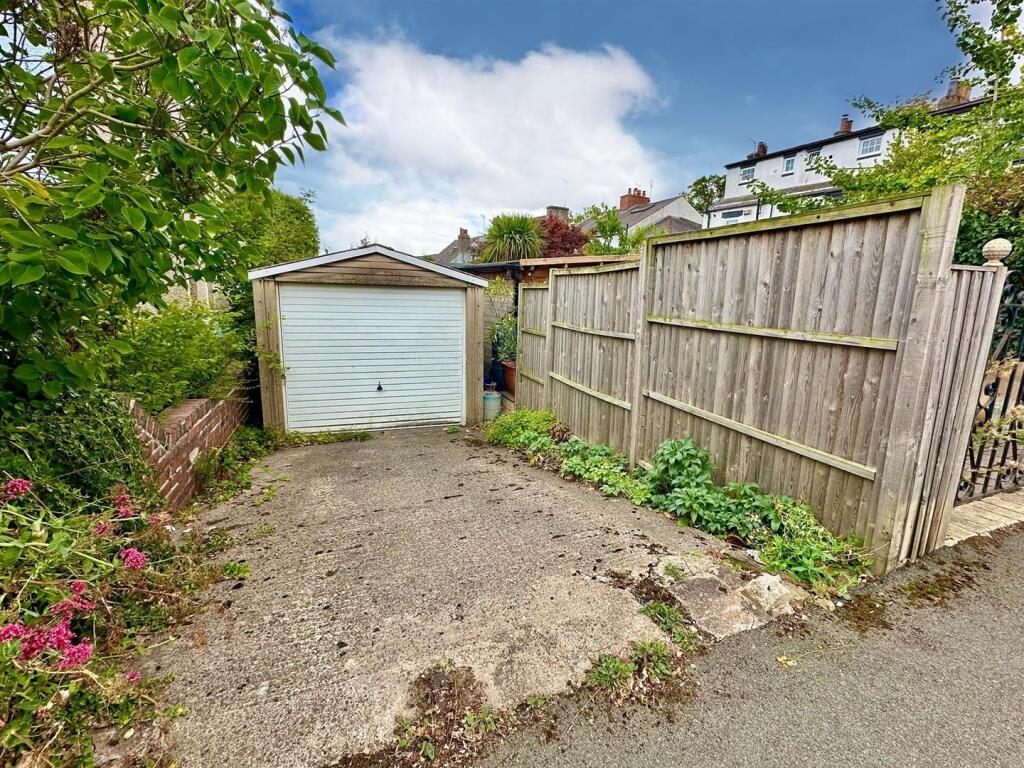 Garage.jpg