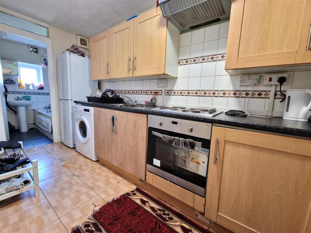 Kitchen 1.jpg