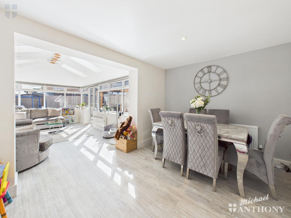 CAM03852G0-PR0432-STILL009