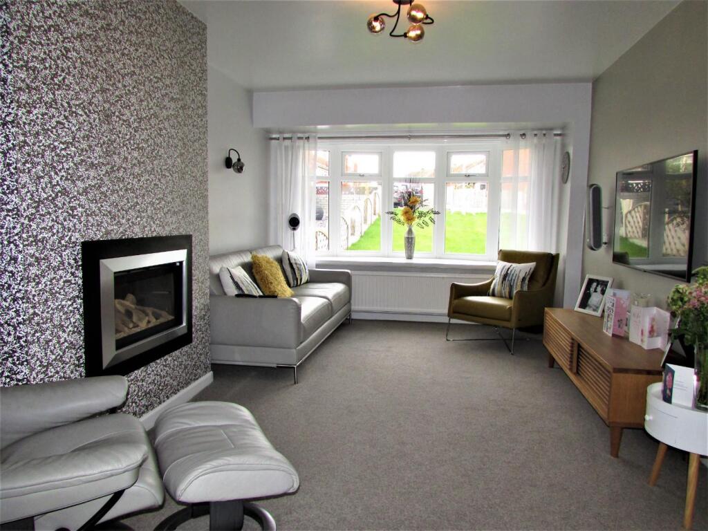 WarwickRd32lnge1.JPG