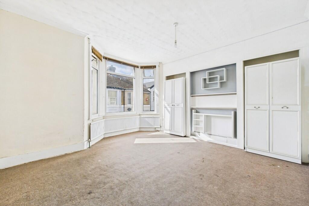 e2d19e9f-CAM01085...