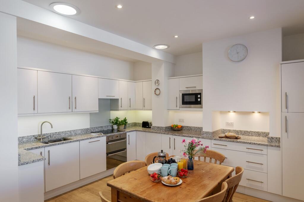 Kitchen - Rose Cottage, 3 Spittis Park, Kingswear