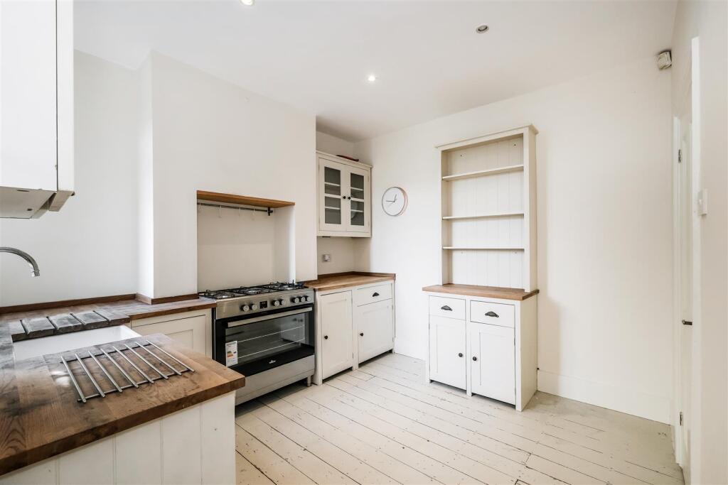 kitchen 1.jpg