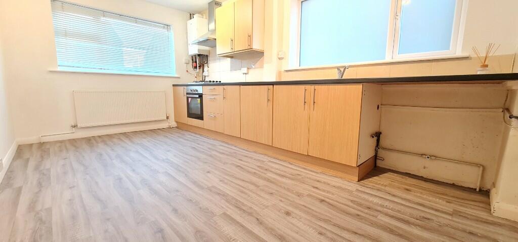 KITCHEN / BREAKFAST