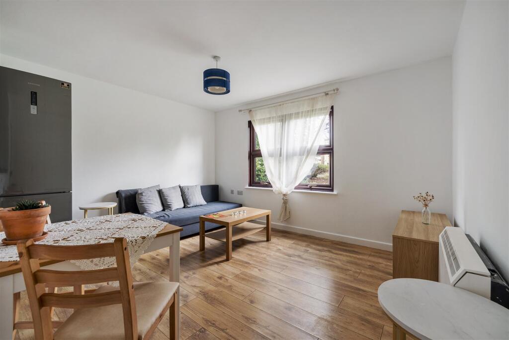 Hainault Road E11