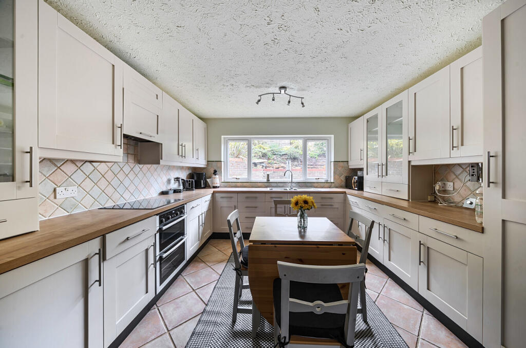 1364643-3-68ee702...