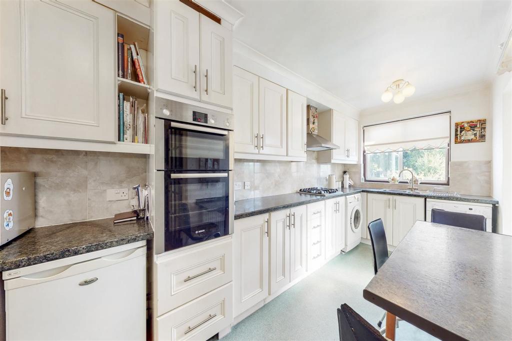 210 Carlton Avenue West - Dy1bFwdmtMvquyLpu1GK.jpg
