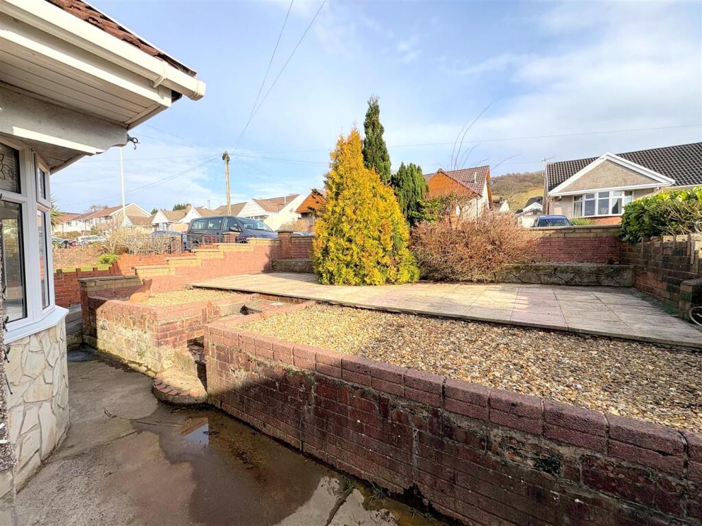 Front Garden b.jpg