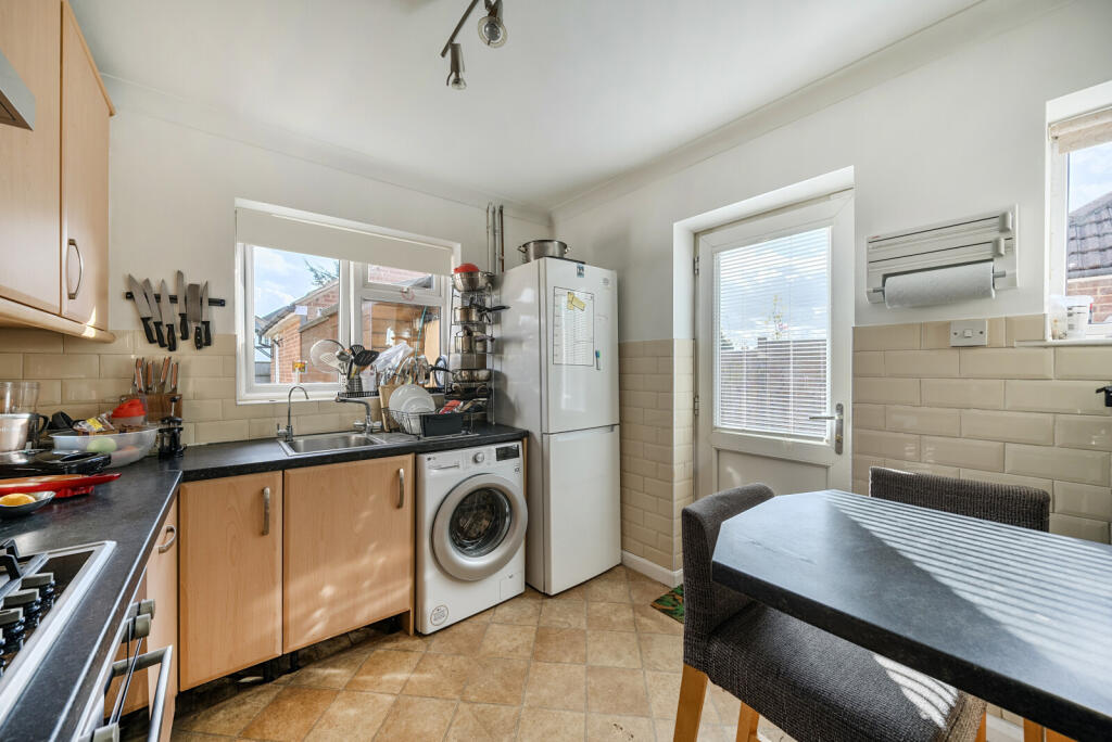 1373158-12-68fb7c...