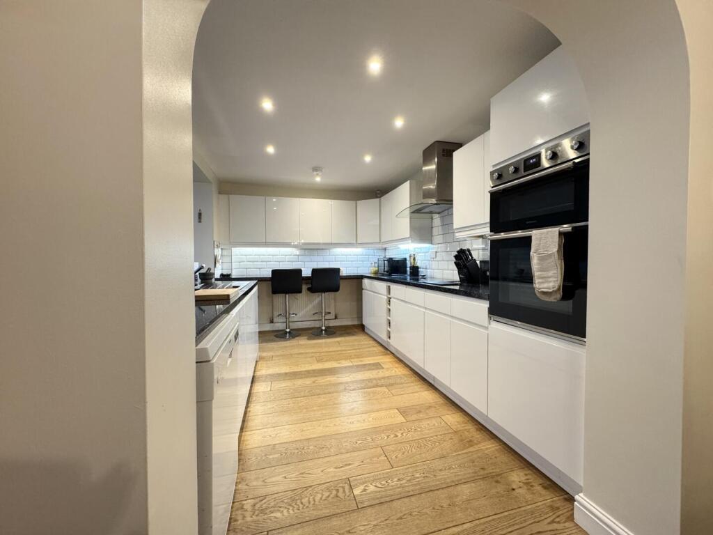 Kitchen/Sitting Area