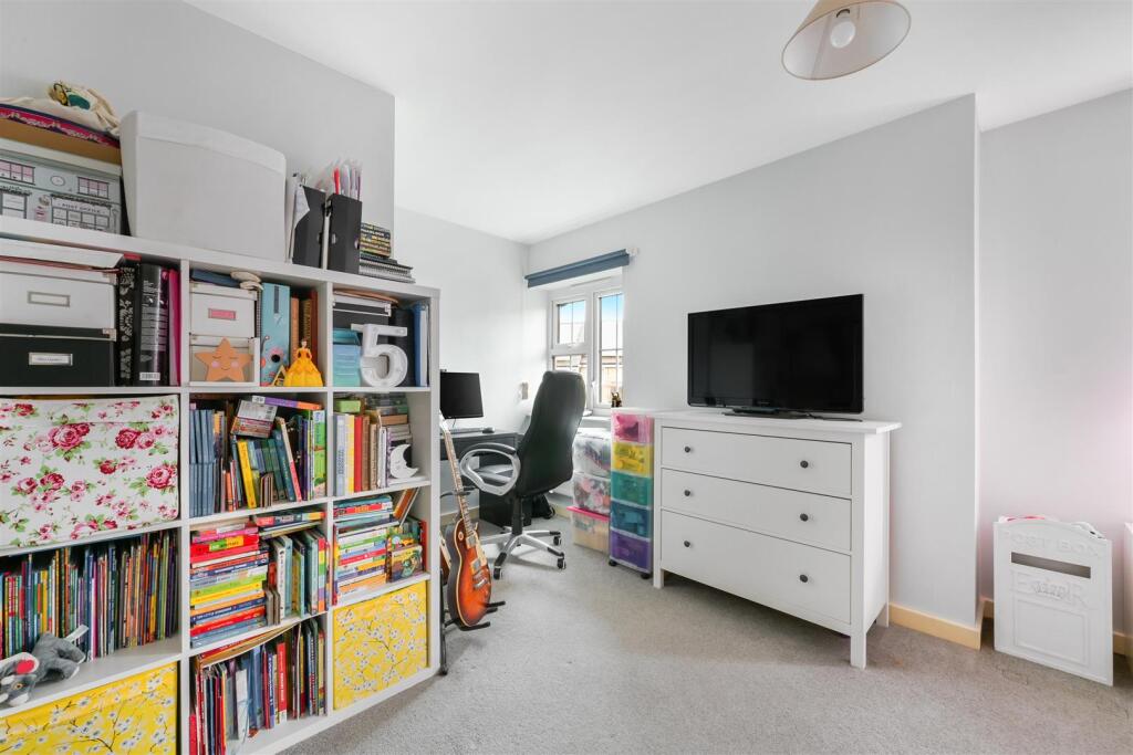 FIELD OAKS WAY (10).jpg