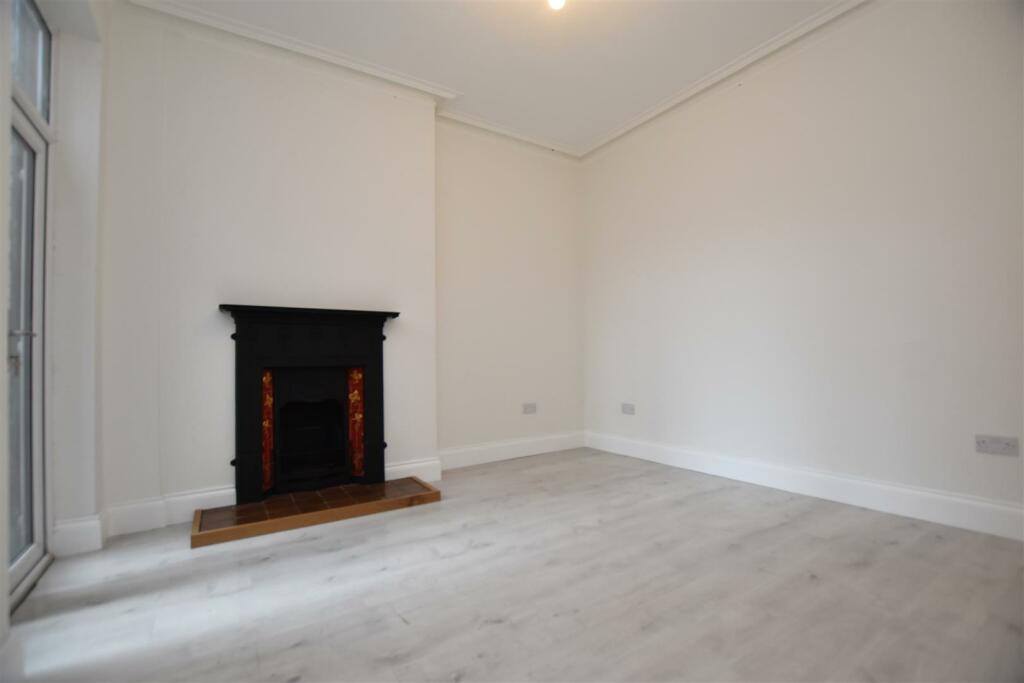 sitting dining room.JPG