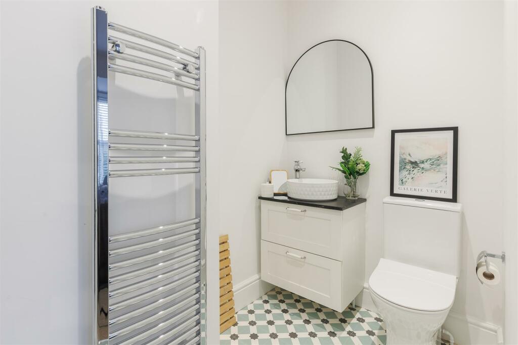 Principal ensuite shower room