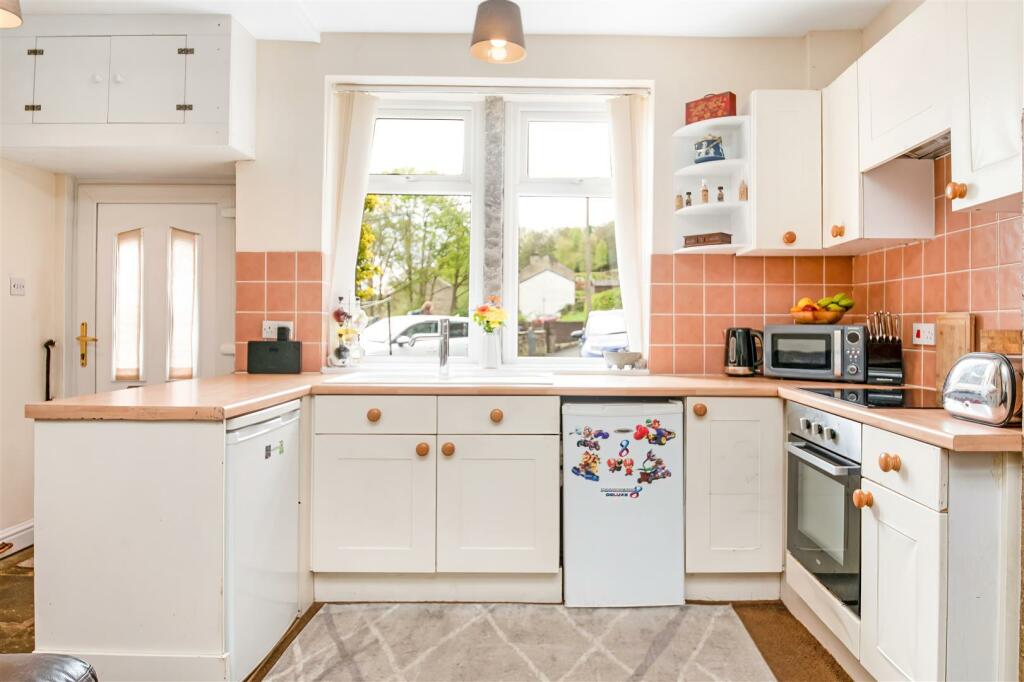 OPEN-PLAN LIVING KITCHEN