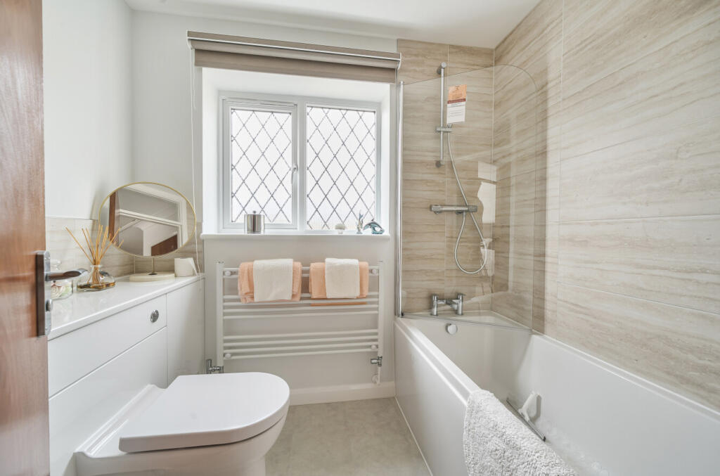 1353872-11-68c818...