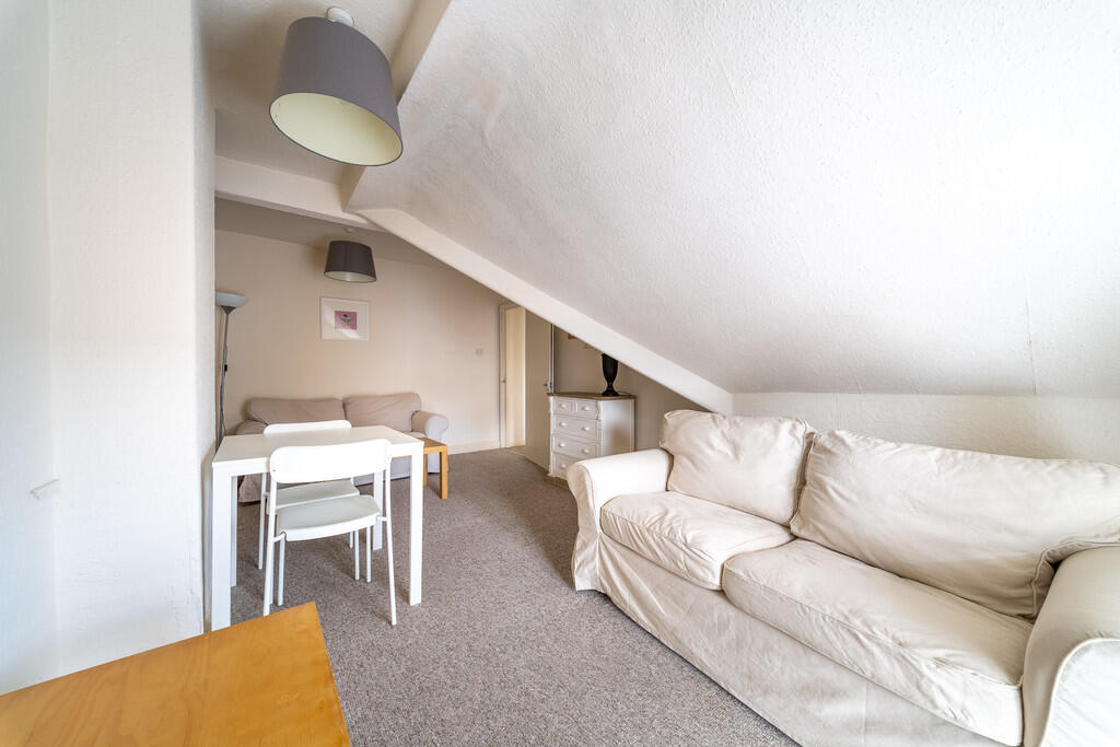 Flat 3, 61 Bamfor...