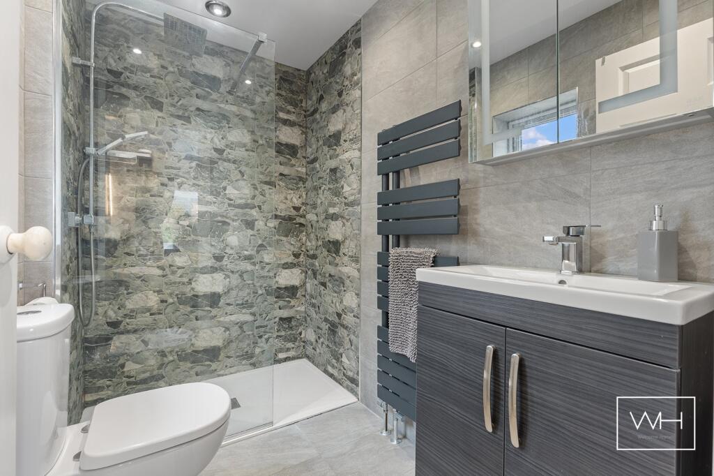 4 Manor Farm Close, 