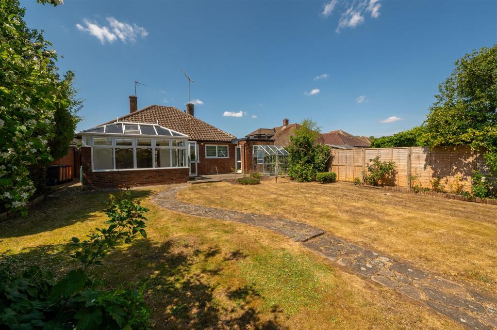 6 Meadow Way, Hitchin-24.jpg