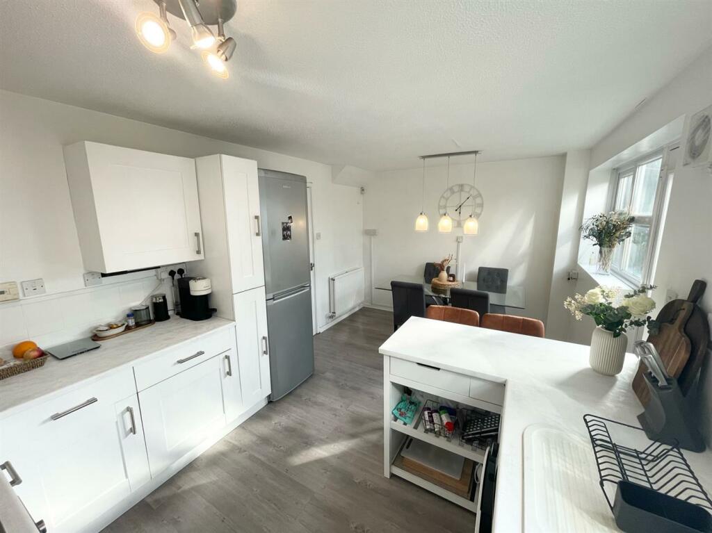 Kitchen 4.jpg