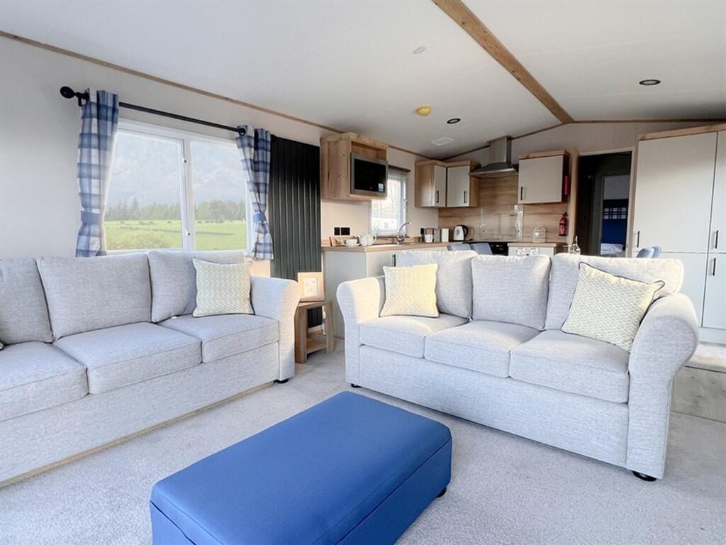 Living Room / Din...