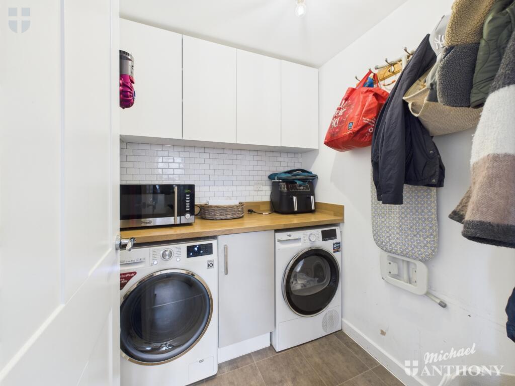 CAM03852G0-PR0306-STILL018