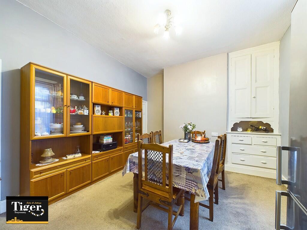 CAM02176G0-PR0483...