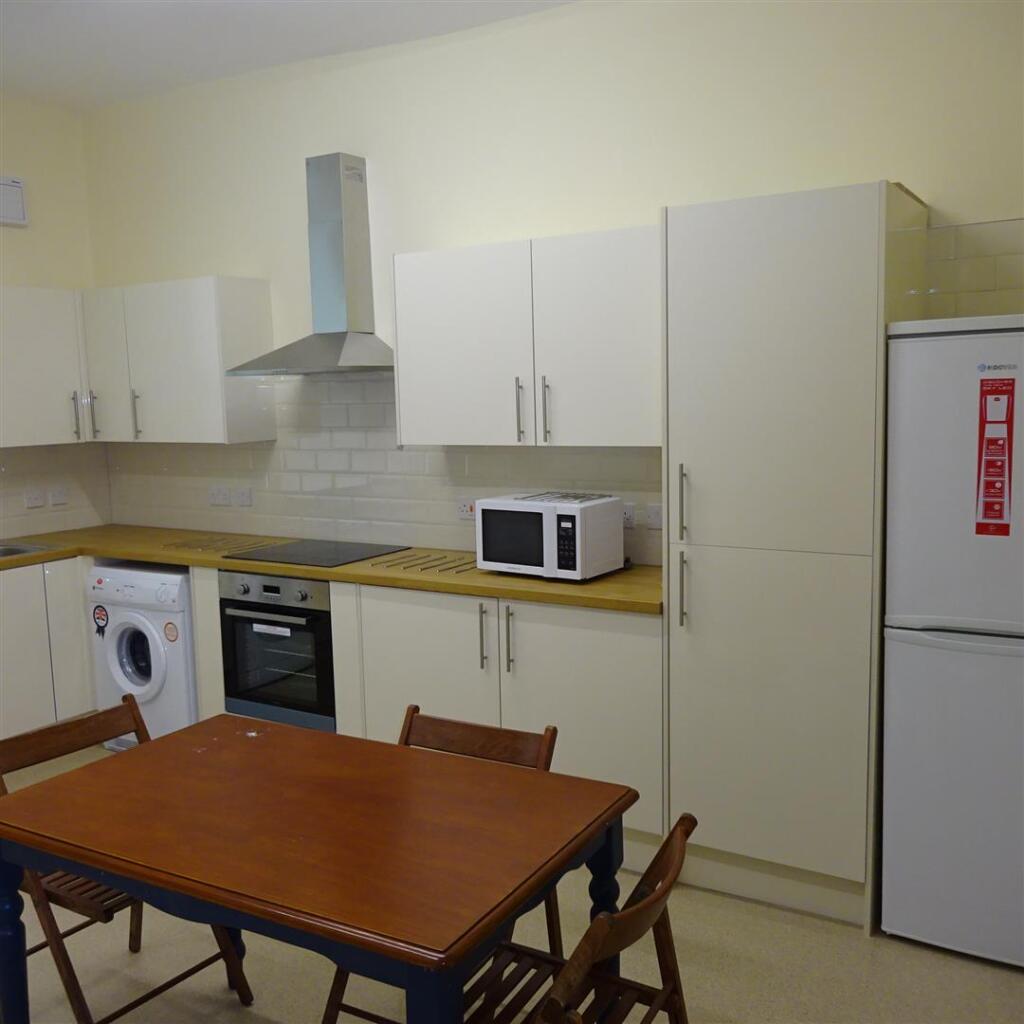 Kitchen right.JPG
