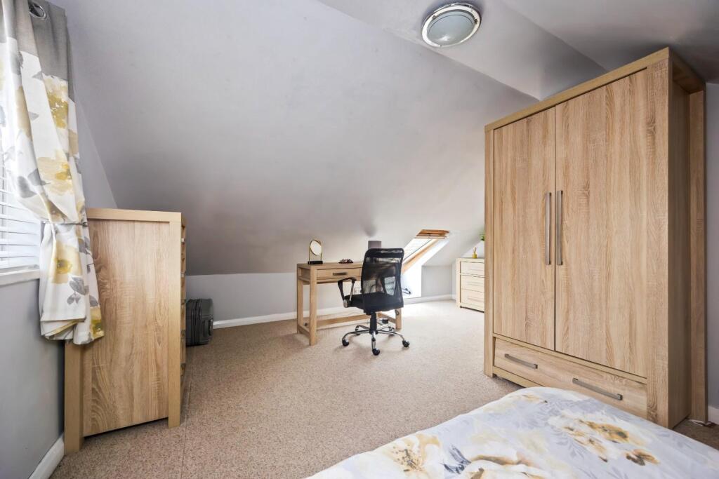 bedroom (8).JPG