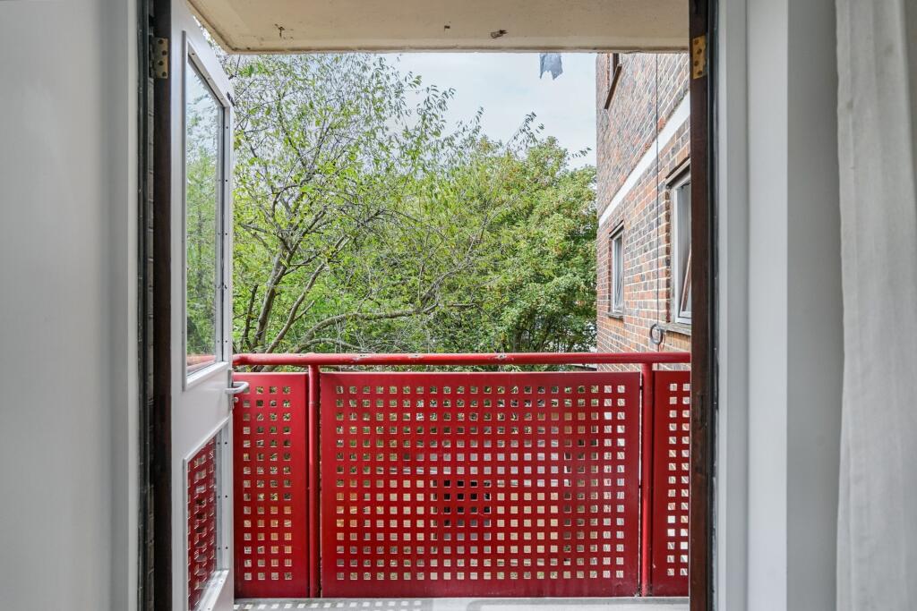 Flat 14, Albert Starr House, Haddonfield Estate, Bush Road, Surrey Quays, London SE8 5AS