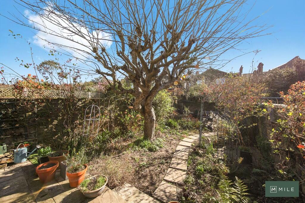 Flat A, 11 Bramst...