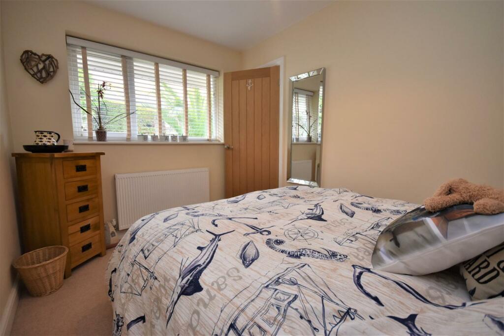 Bedroom 1.JPG