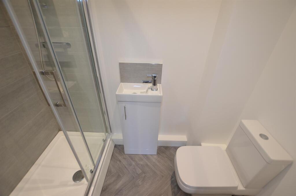 Shower Room/En Suite